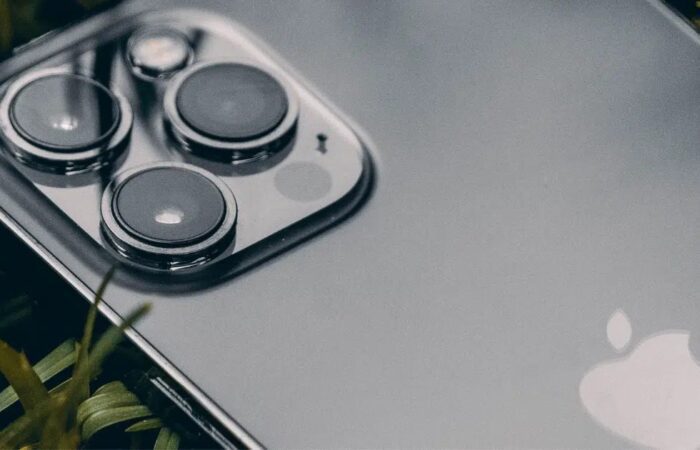 iPhone battery service Qatar